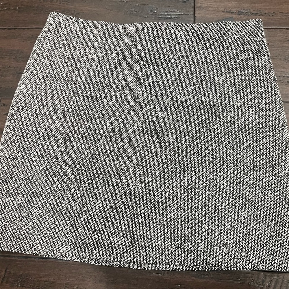 H&M Black And White Textured Mini Skirt Women’s Size 6 Classic Chic